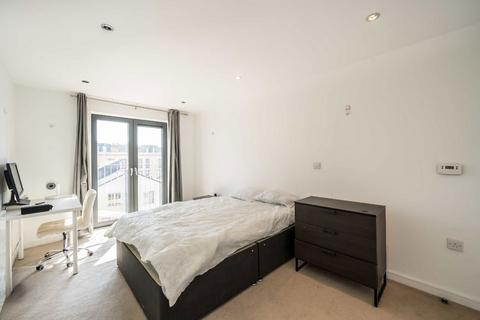 2 bedroom flat to rent, Patmos Road, London SW9