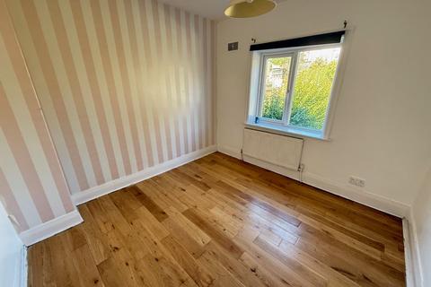 90 Roils Head Road, Halifax, HX2 0LH