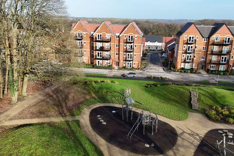 2 bedroom flat for sale, Aspen Road, High Wycombe, Buckinghamshire, HP10 9GG