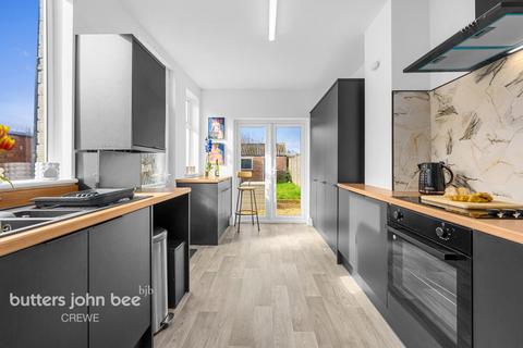 5 bedroom end of terrace house for sale, Ruskin Road, Crewe