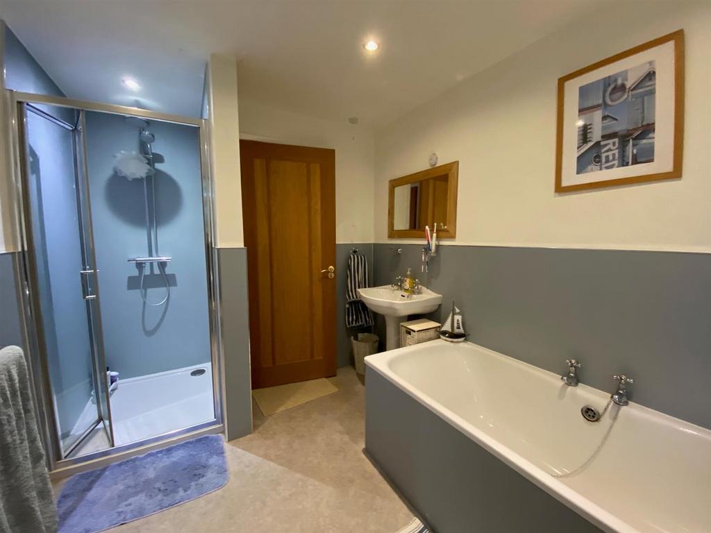 Bathroom.jpg