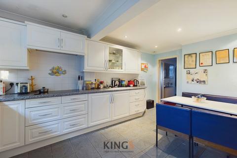 2 Fairview, Potters Bar, EN6 1ND