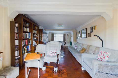 2 Fairview, Potters Bar, EN6 1ND