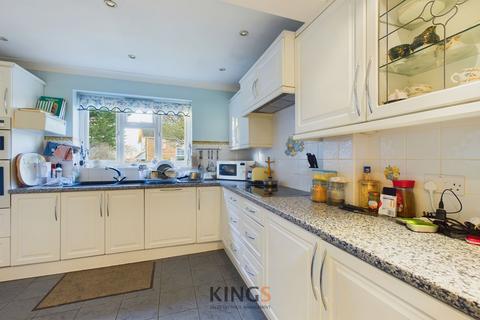 2 Fairview, Potters Bar, EN6 1ND