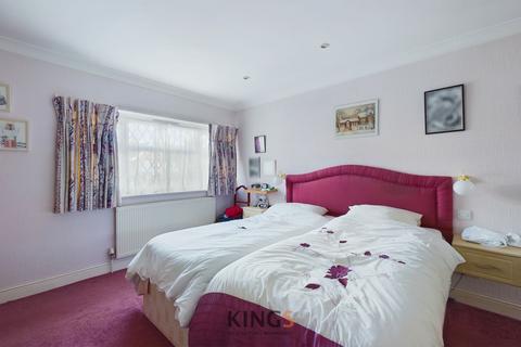 2 Fairview, Potters Bar, EN6 1ND