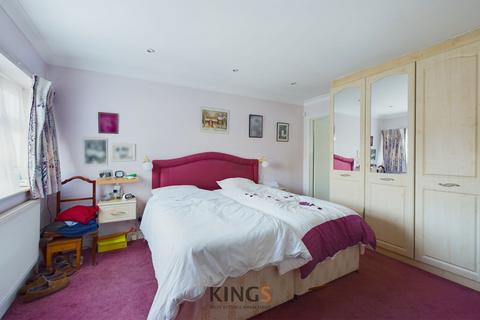 2 Fairview, Potters Bar, EN6 1ND