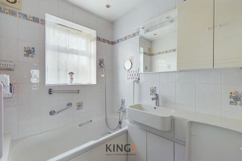 2 Fairview, Potters Bar, EN6 1ND
