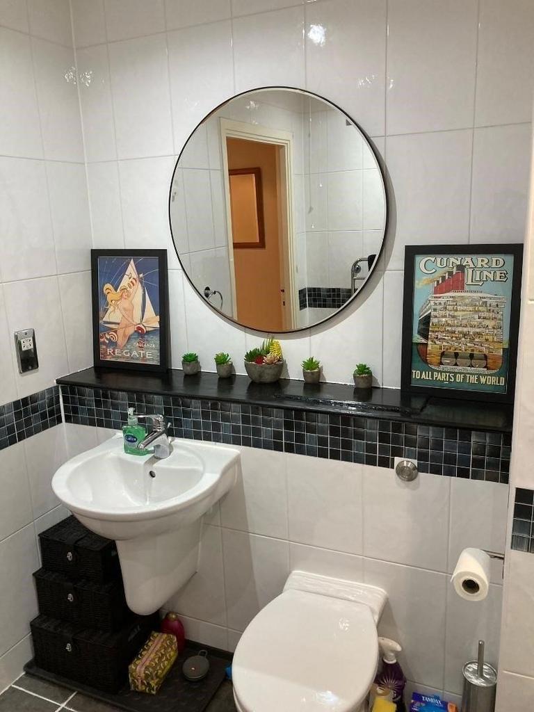 Bathroom (1).jpg