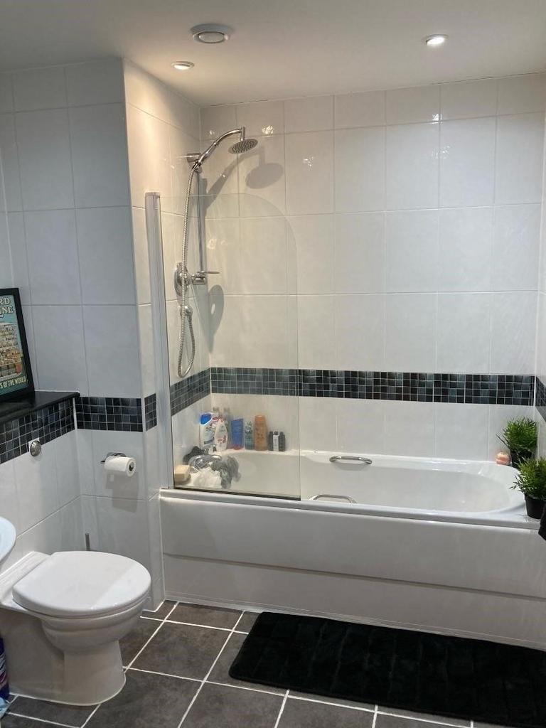 Bathroom(2).jpg