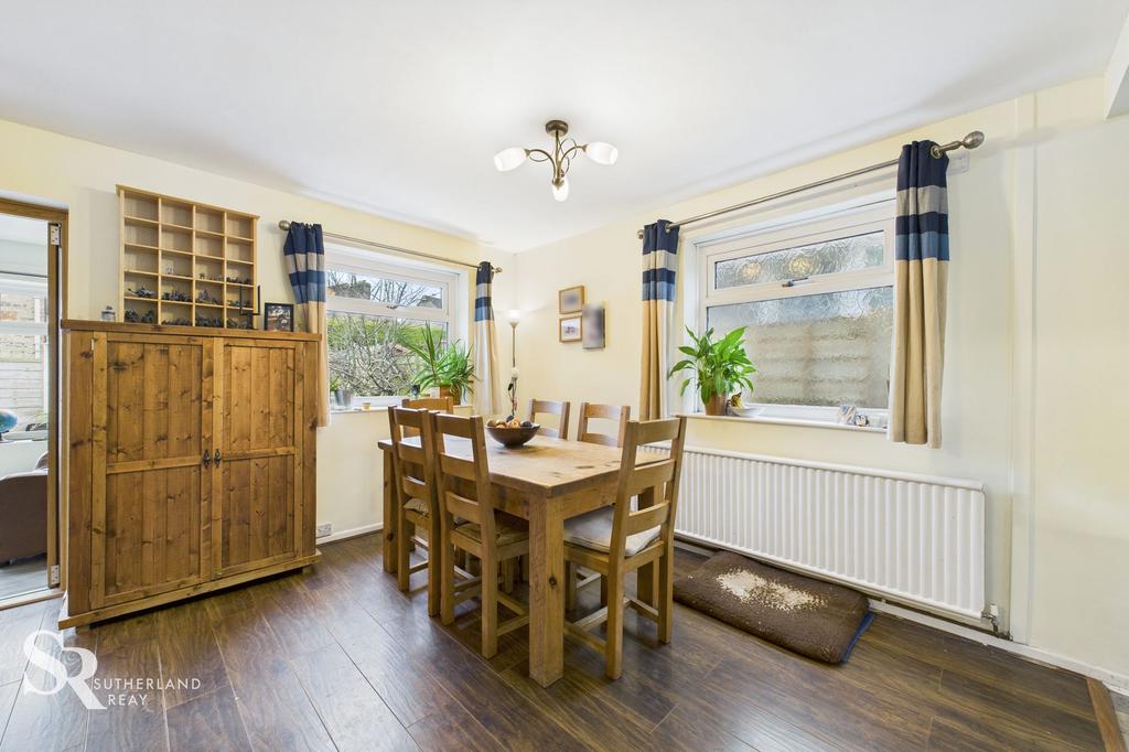 Living Room/Dining Area