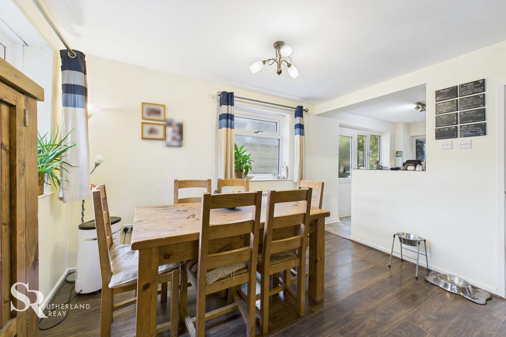 Living Room/Dining Area