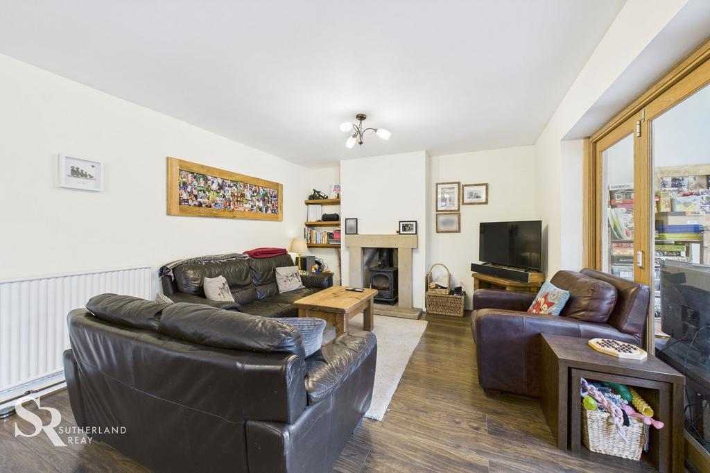 Living Room/Dining Area