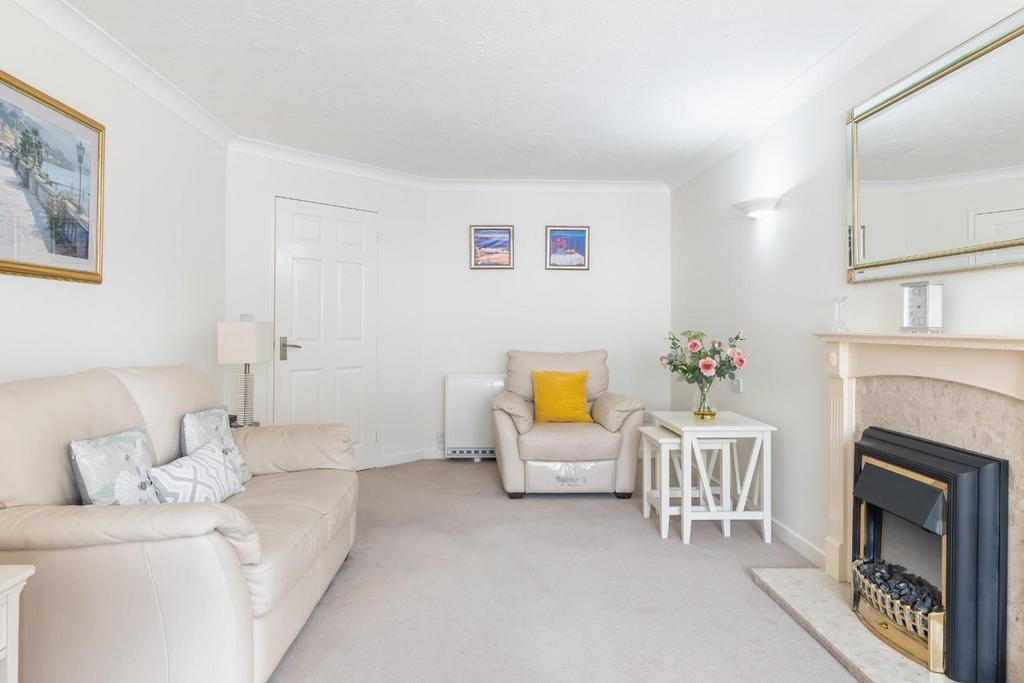 Living room-3.jpg
