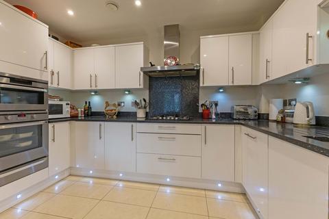 2 bedroom apartment for sale, Shoppenhangers Road, Maidenhead SL6