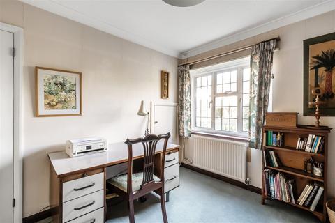 22 Oast Road, Oxted, RH8 9DU