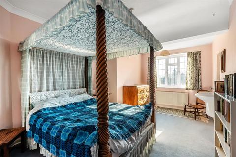 22 Oast Road, Oxted, RH8 9DU
