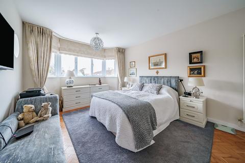 7 Oakview Grove, Croydon, CR0 7QX