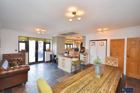 29 Great Nelmes Chase, Hornchurch, RM11 2PS