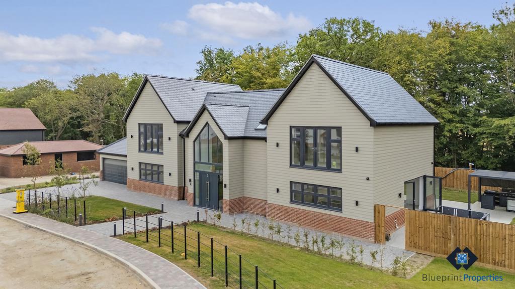 4 &amp; 5 Bedroom Detached Homes