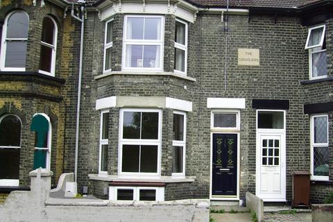 2 bedroom flat to rent, Marlborough Road, Gillingham ME7