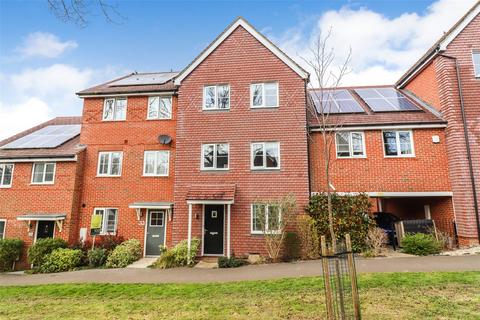 4 bedroom end of terrace house for sale, Rana Drive, Fleet GU52