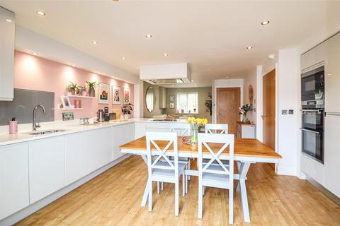 4 bedroom end of terrace house for sale, Rana Drive, Fleet GU52