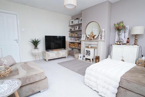 2 bedroom semi-detached bungalow for sale, Bredon Avenue, Wrose, Shipley