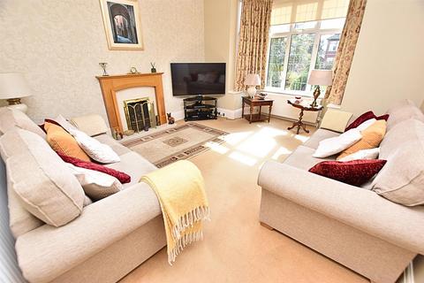 3 bedroom detached house for sale, Edge Avenue, Scartho DN33