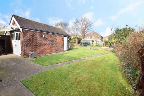 3 bedroom detached house for sale, Edge Avenue, Scartho DN33