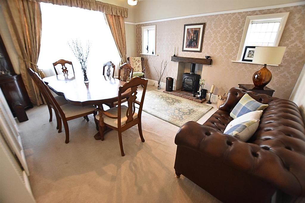 Second reception/dining room