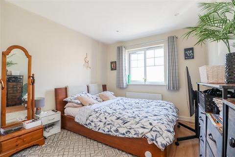 2 bedroom flat for sale, Knepp House, Kennedy Road, Horsham