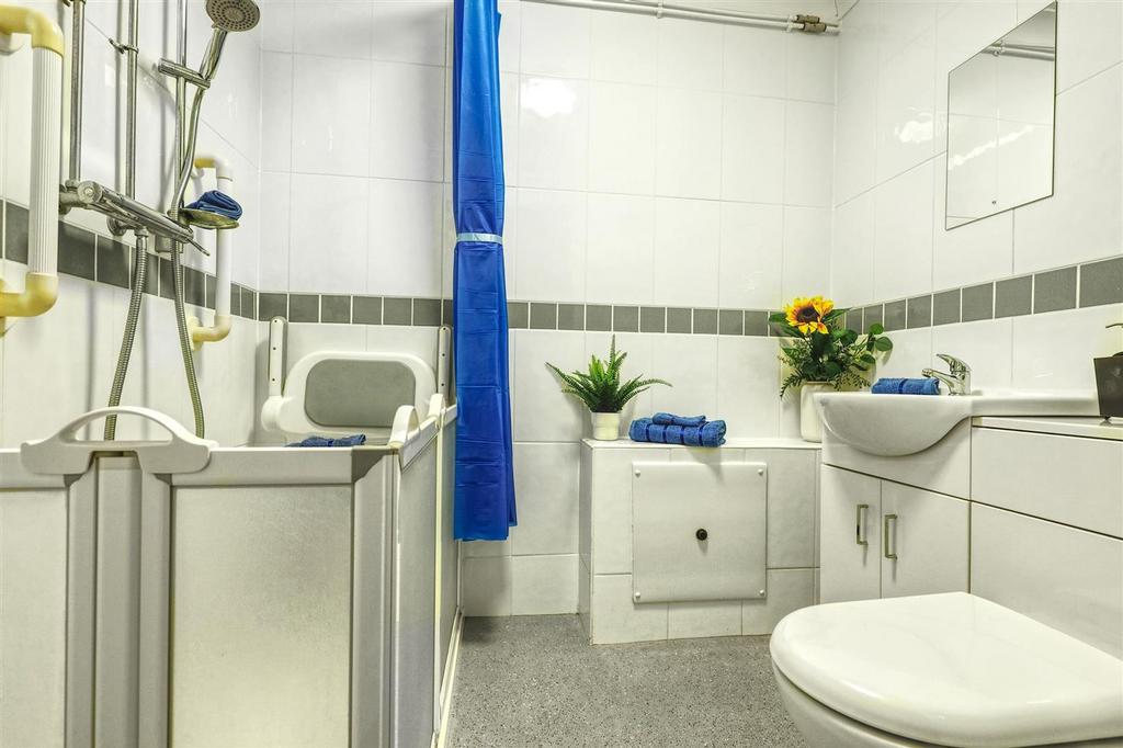 Bathroom.jpg