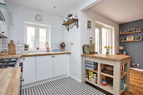 1 Warren Way, Folkestone, CT19 6DT