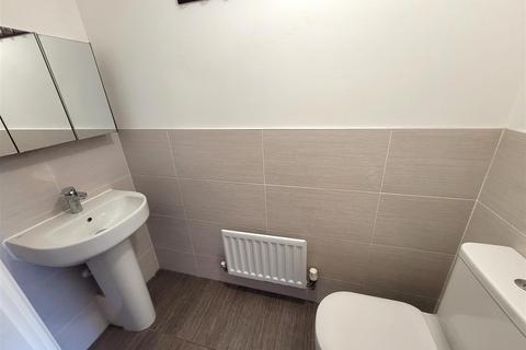 undefined, Stile Close, Preston PR4