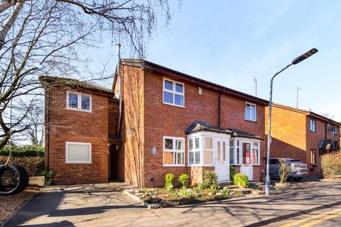 4 bedroom semi-detached house for sale, Osprey Close, London, E11