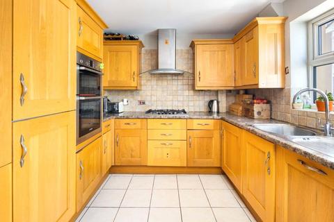 4 bedroom semi-detached house for sale, Osprey Close, London, E11