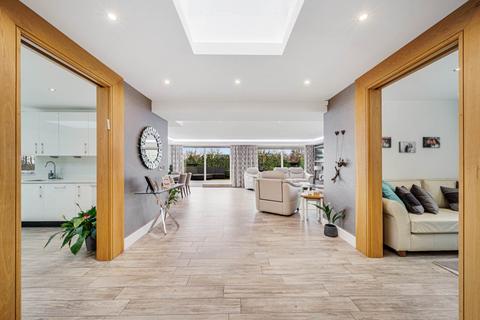 4 bedroom penthouse for sale, Sommerville Court, Park Lane, Salford