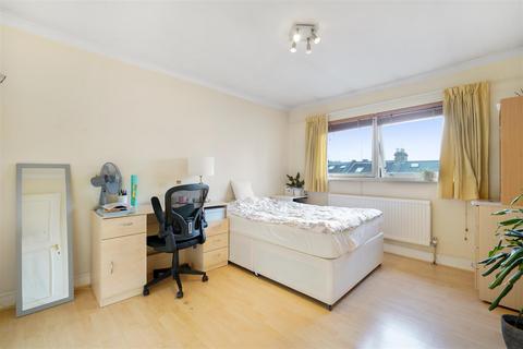 4 bedroom terraced house to rent, Everington Street, London