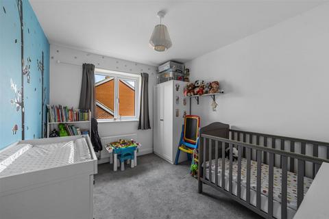 32 Abbott Way, Holbrook, Ipswich, IP9 2FF