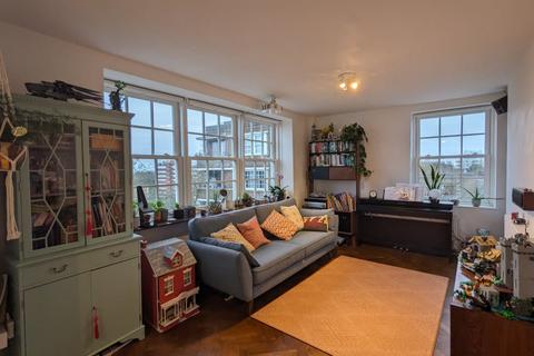 3 bedroom flat for sale, Wavell House, Hillcrest, Highgate, London, N6