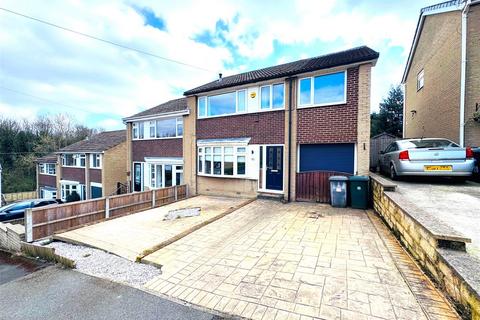 4 bedroom semi-detached house for sale, Woodburn Avenue, Earlsheaton WF12