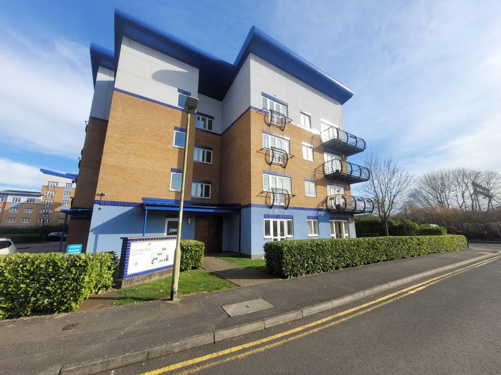 2 bed flat to rent Luscinia View, Reading RG1