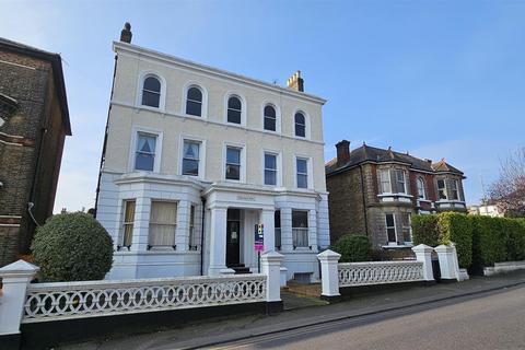 2 bedroom apartment to rent, Granville Road, Broadstairs