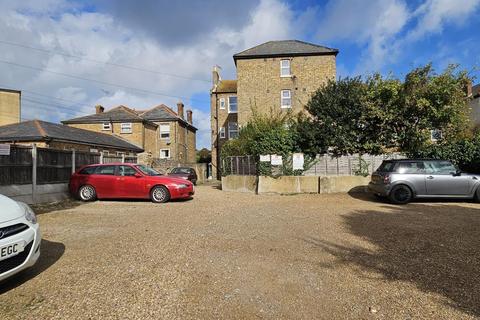 2 bedroom apartment to rent, Granville Road, Broadstairs