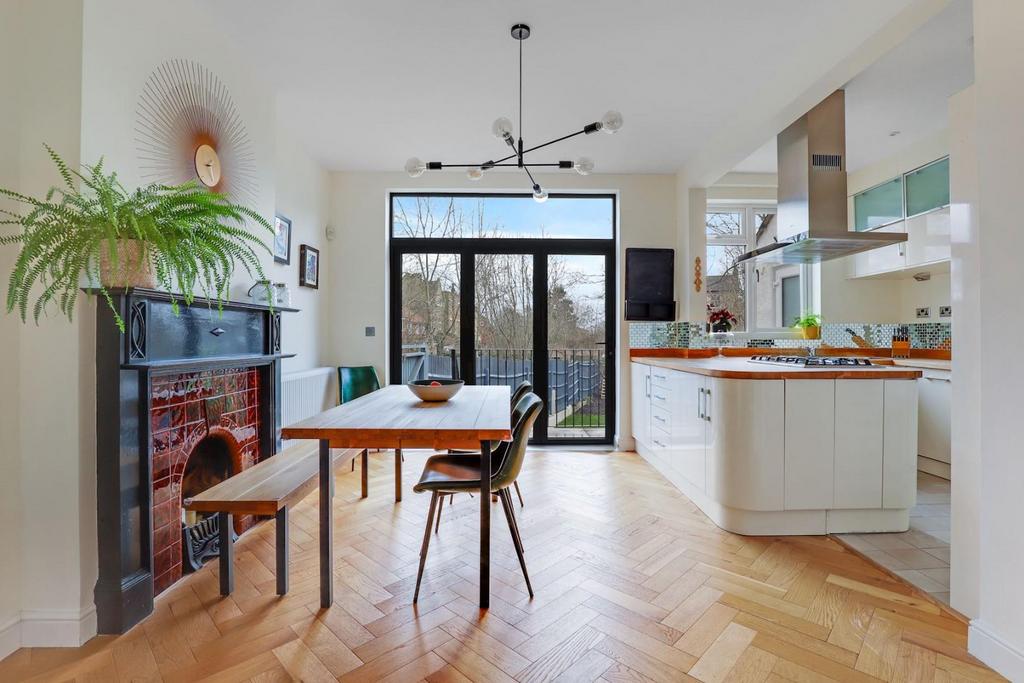 02-f690 JHProp Wpen - 48 Anerley Park - 4-medium.jpg