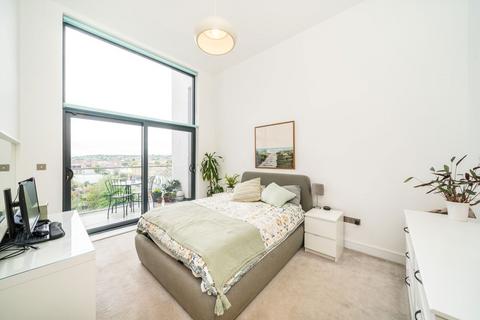 2 bedroom flat for sale, Milner Road, London SW19