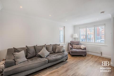 23 Karina Close, Chigwell, IG7 4EN