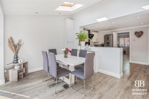 23 Karina Close, Chigwell, IG7 4EN
