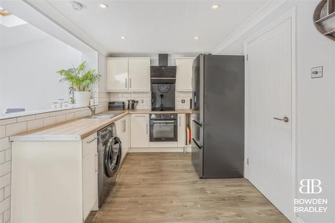 23 Karina Close, Chigwell, IG7 4EN
