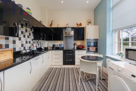 2 bedroom flat for sale, Hood Point, Newport PO30